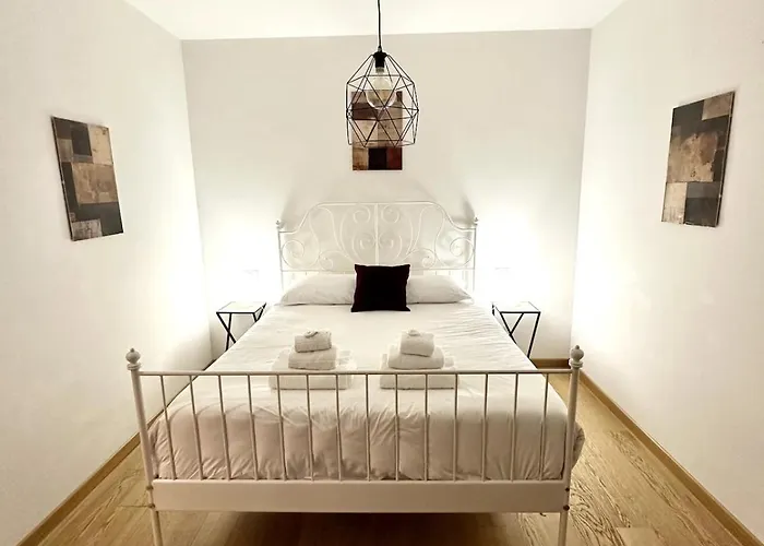 Close To The Historic Center With Free Parking Appartamento *