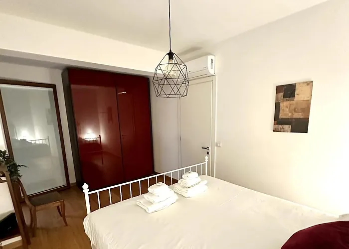 Close To The Historic Center With Free Parking Appartamento *